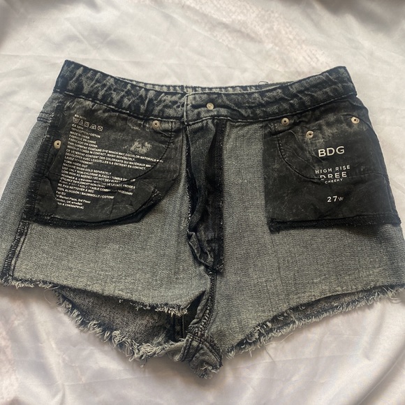 BDG Acid Wash Black High Rise Dree Cheeky Jean Shorts 27 W - Picture 5 of 5